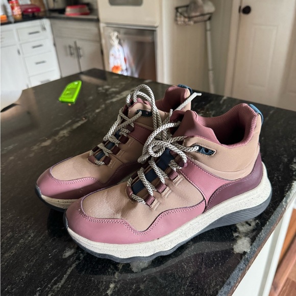 Clark’s woman’s hiking shoes - Picture 1 of 2
